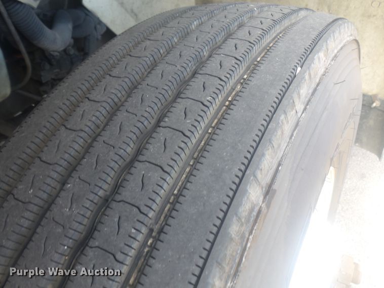 image for item DH3833 2008 International DuraStar 4400  semi truck