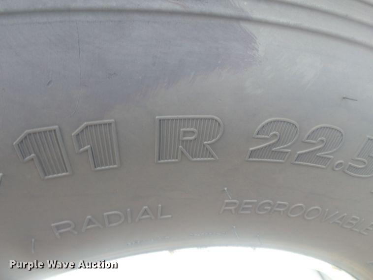 image for item DH3833 2008 International DuraStar 4400  semi truck