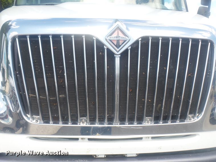 image for item DH3833 2008 International DuraStar 4400  semi truck