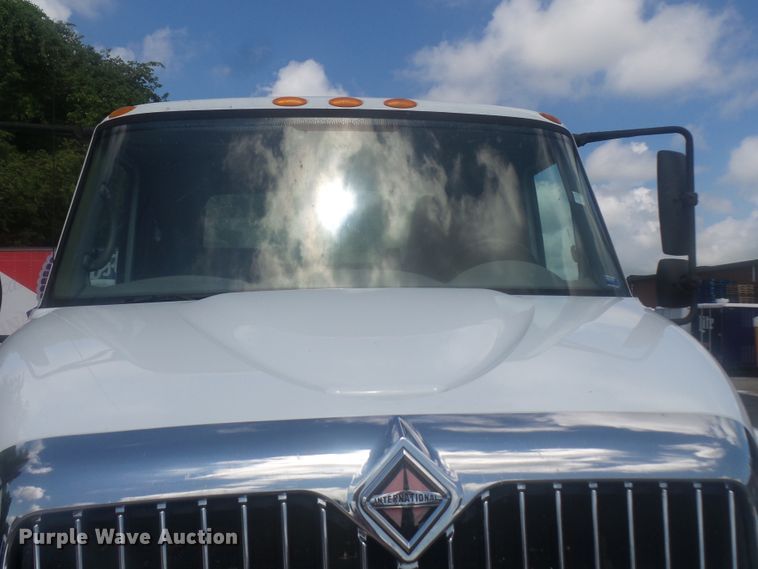 image for item DH3833 2008 International DuraStar 4400  semi truck