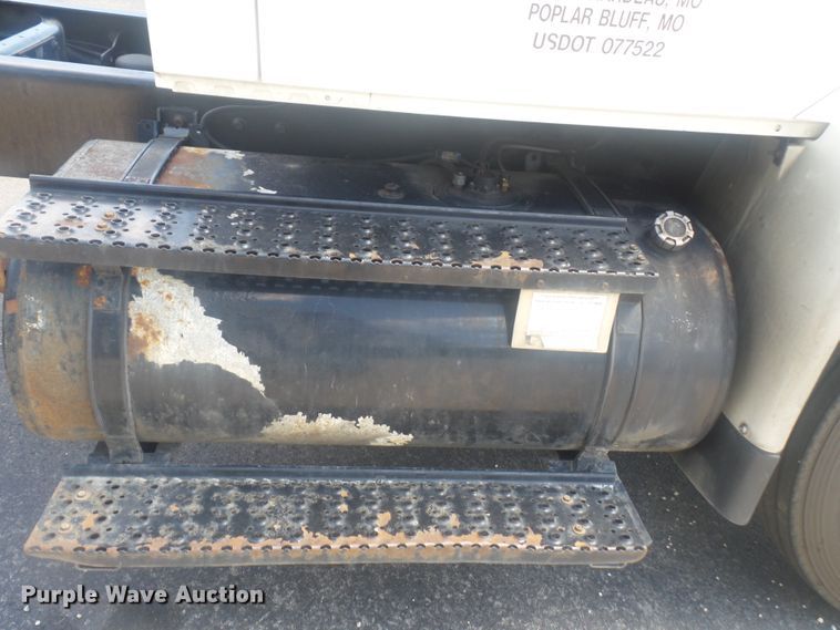 image for item DH3833 2008 International DuraStar 4400  semi truck