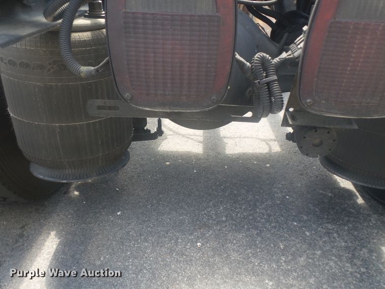 image for item DH3833 2008 International DuraStar 4400  semi truck