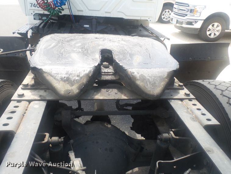 image for item DH3833 2008 International DuraStar 4400  semi truck