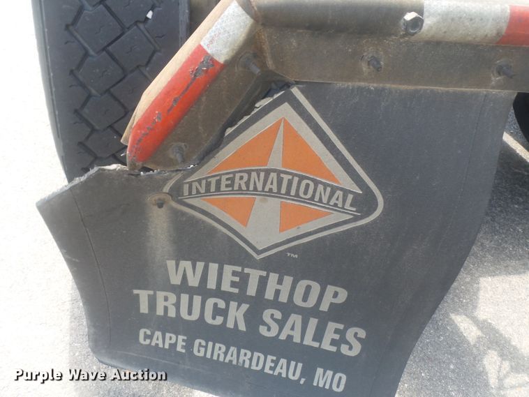 image for item DH3833 2008 International DuraStar 4400  semi truck