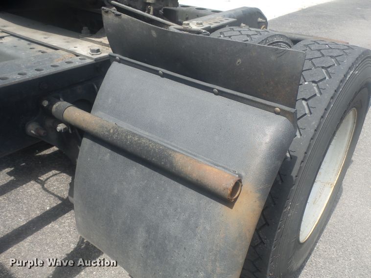 image for item DH3833 2008 International DuraStar 4400  semi truck