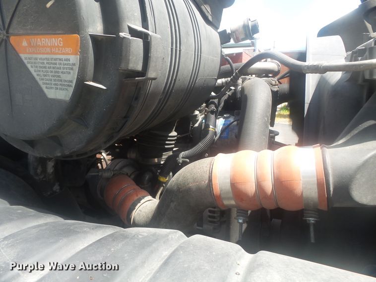 image for item DH3833 2008 International DuraStar 4400  semi truck