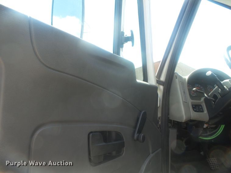 image for item DH3833 2008 International DuraStar 4400  semi truck