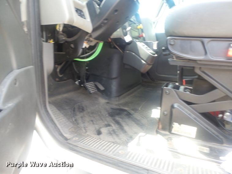 image for item DH3833 2008 International DuraStar 4400  semi truck