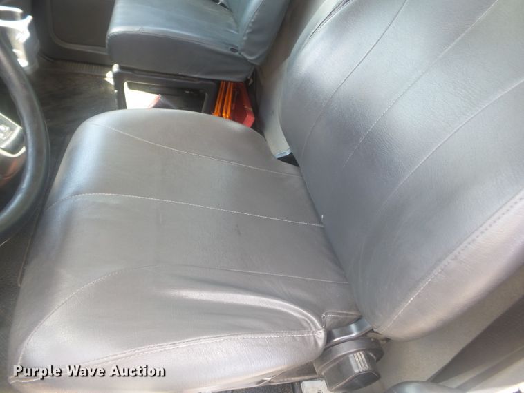 image for item DH3833 2008 International DuraStar 4400  semi truck