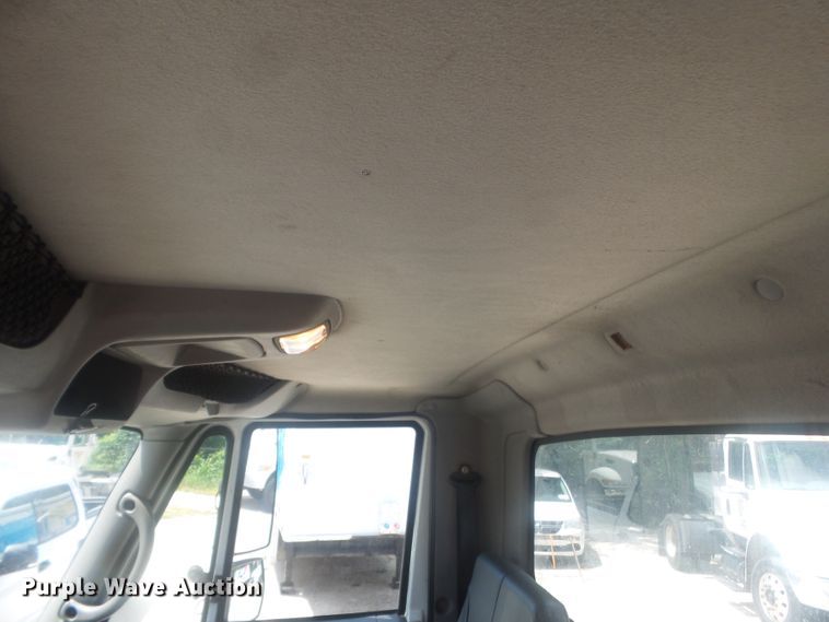 image for item DH3833 2008 International DuraStar 4400  semi truck