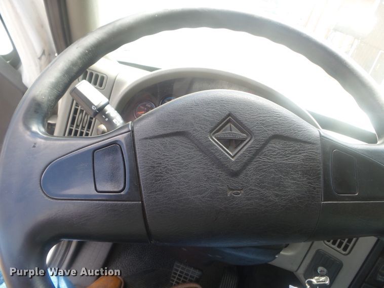 image for item DH3833 2008 International DuraStar 4400  semi truck