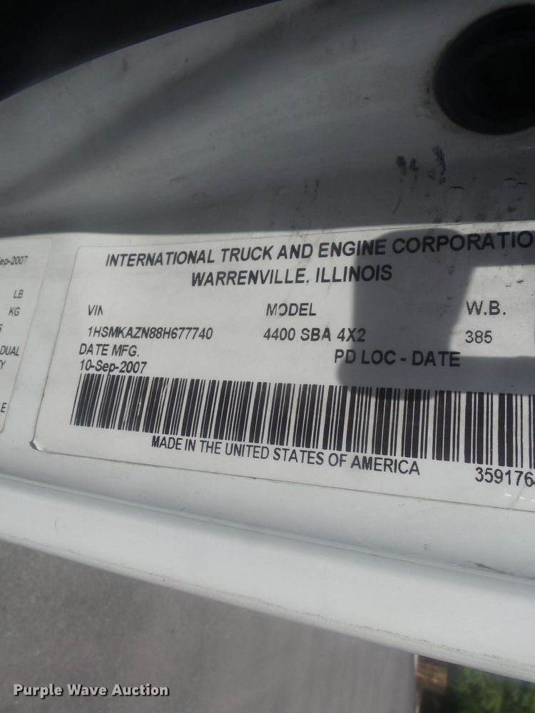 image for item DH3833 2008 International DuraStar 4400  semi truck