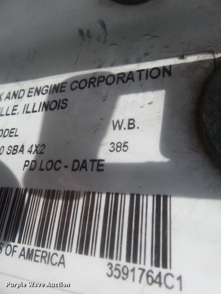 image for item DH3833 2008 International DuraStar 4400  semi truck