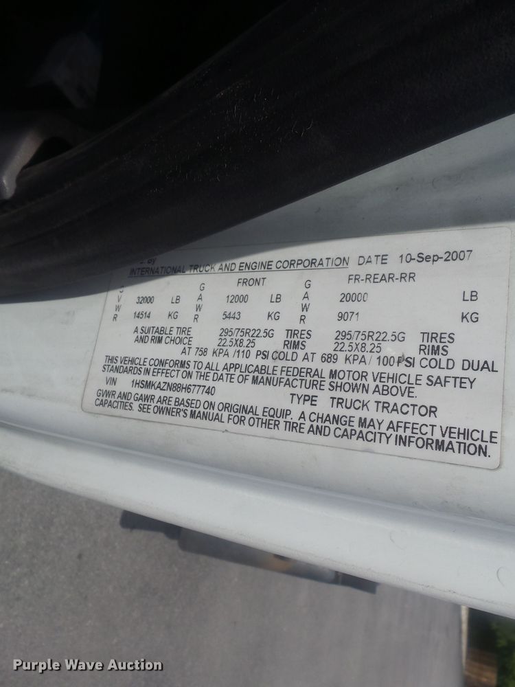 image for item DH3833 2008 International DuraStar 4400  semi truck