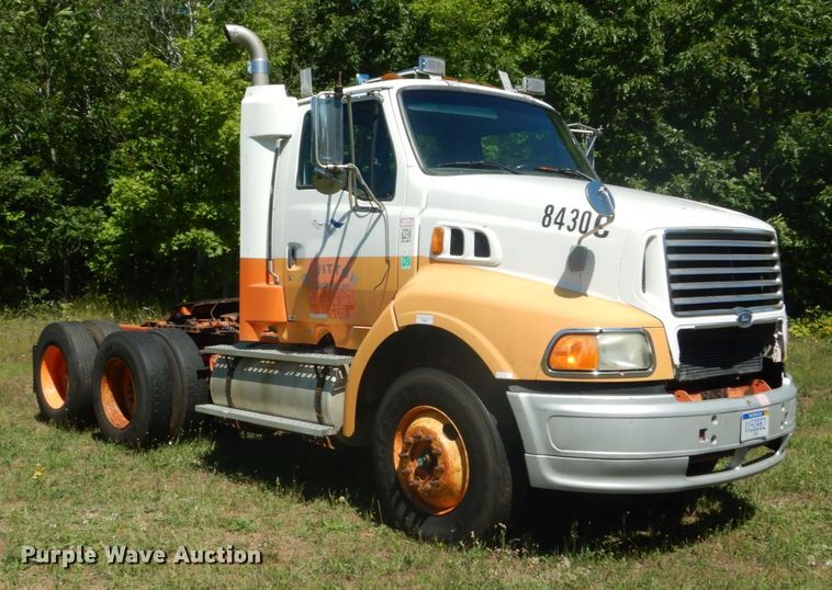 image for item DH5144 1998 Ford LA9000  semi truck