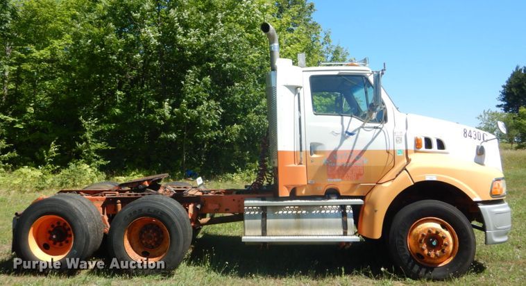 image for item DH5144 1998 Ford LA9000  semi truck