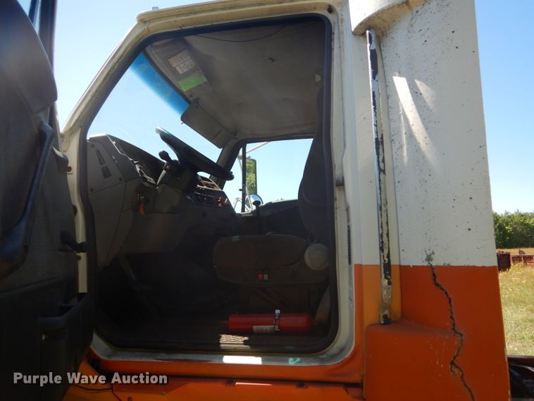 image for item DH5144 1998 Ford LA9000  semi truck