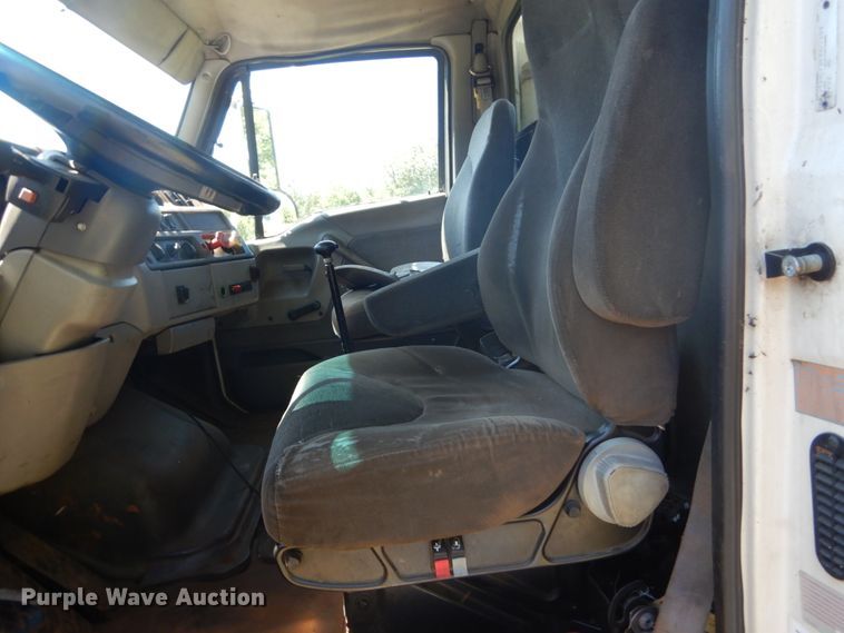 image for item DH5144 1998 Ford LA9000  semi truck