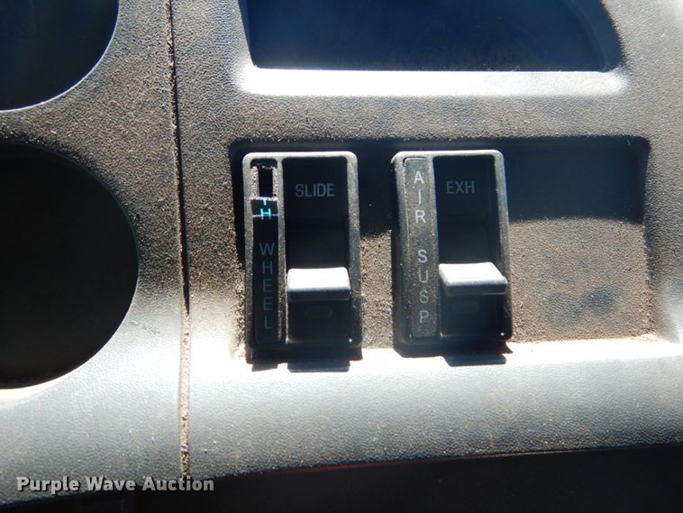 image for item DH5144 1998 Ford LA9000  semi truck