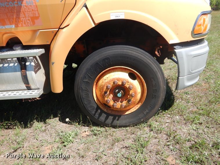 image for item DH5144 1998 Ford LA9000  semi truck