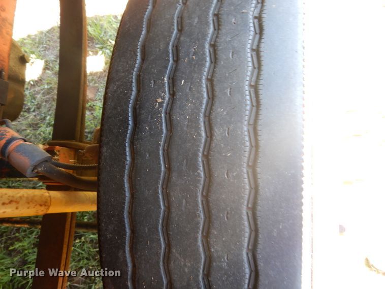 image for item DH5144 1998 Ford LA9000  semi truck