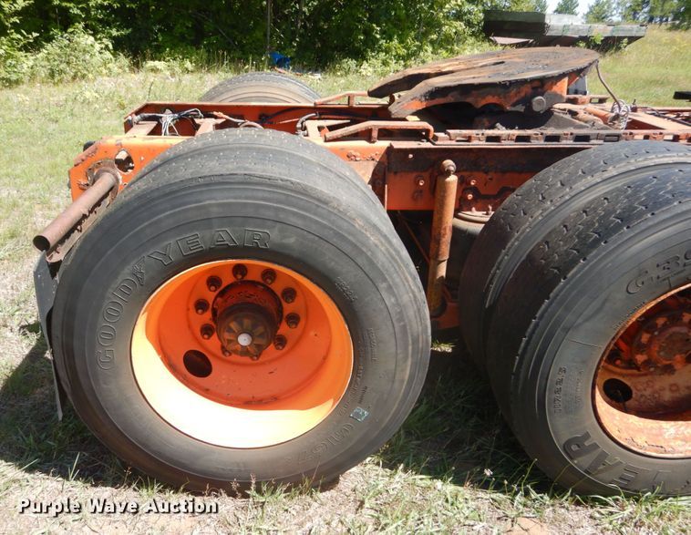 image for item DH5144 1998 Ford LA9000  semi truck