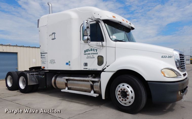 image for item DH6519 2005 Freightliner Columbia CL120  semi truck