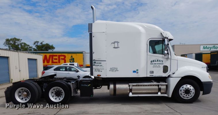 image for item DH6519 2005 Freightliner Columbia CL120  semi truck