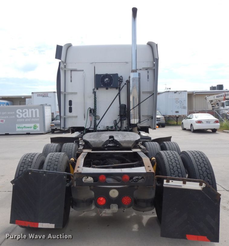 image for item DH6519 2005 Freightliner Columbia CL120  semi truck