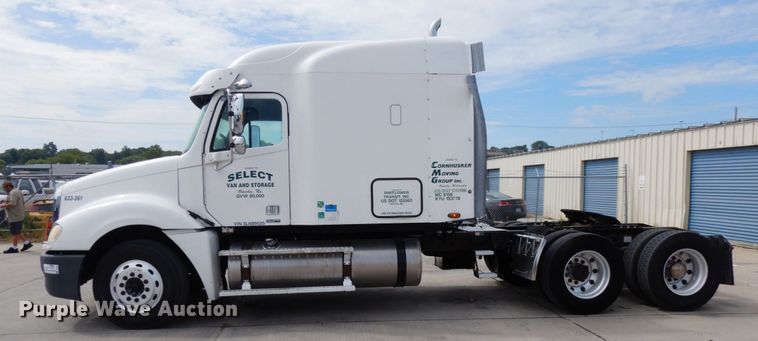 image for item DH6519 2005 Freightliner Columbia CL120  semi truck