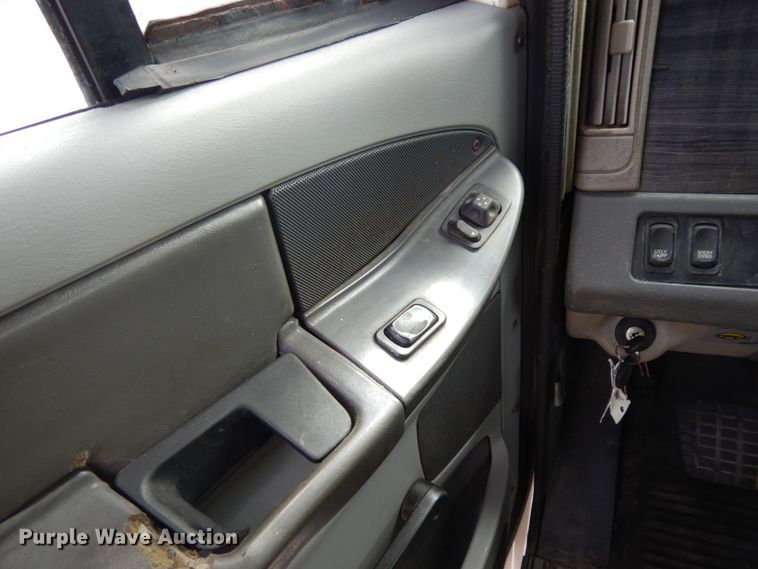 image for item DH6519 2005 Freightliner Columbia CL120  semi truck