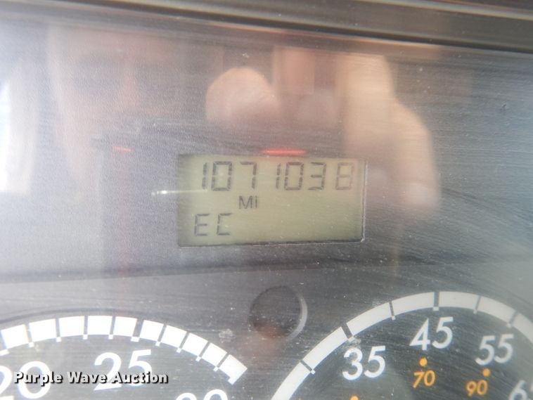 image for item DH6519 2005 Freightliner Columbia CL120  semi truck