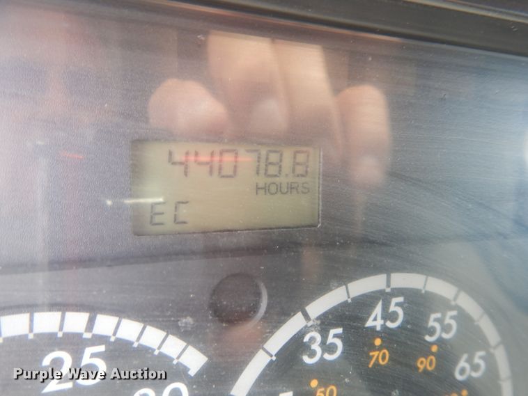 image for item DH6519 2005 Freightliner Columbia CL120  semi truck