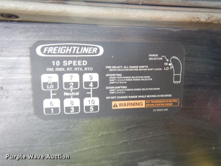 image for item DH6519 2005 Freightliner Columbia CL120  semi truck