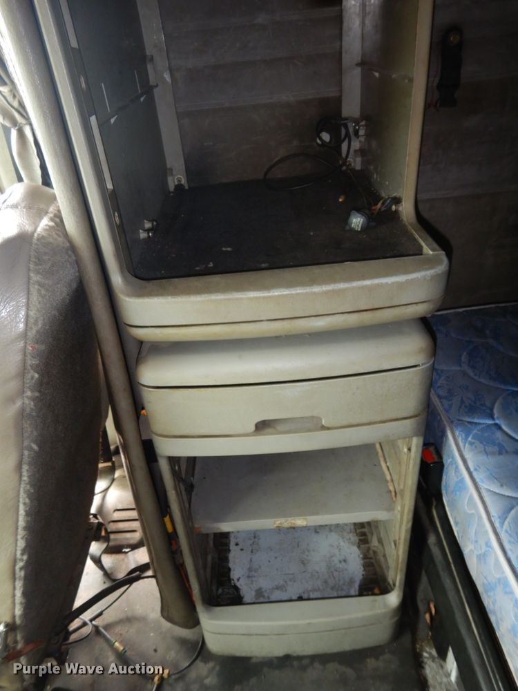 image for item DH6519 2005 Freightliner Columbia CL120  semi truck