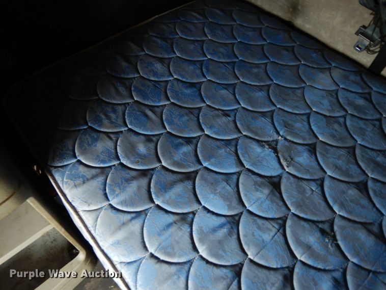 image for item DH6519 2005 Freightliner Columbia CL120  semi truck