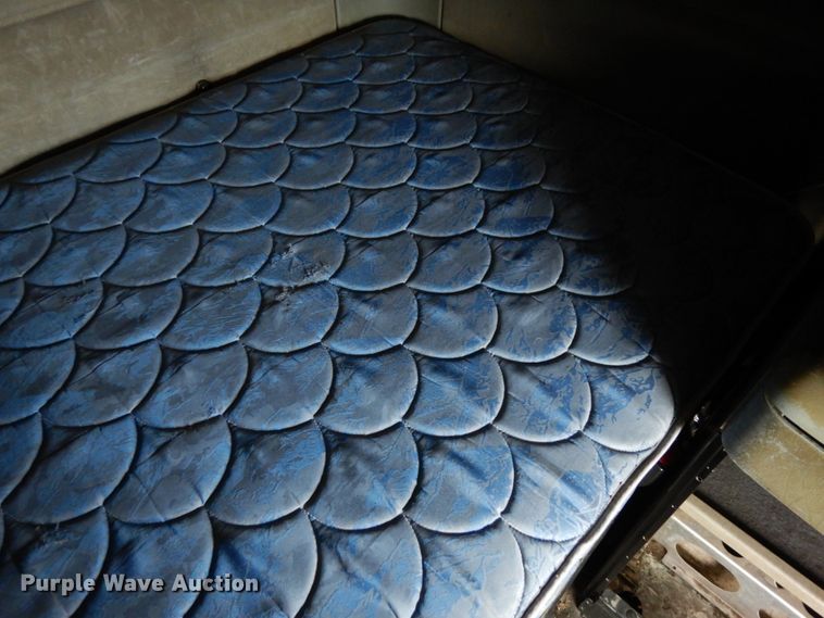 image for item DH6519 2005 Freightliner Columbia CL120  semi truck