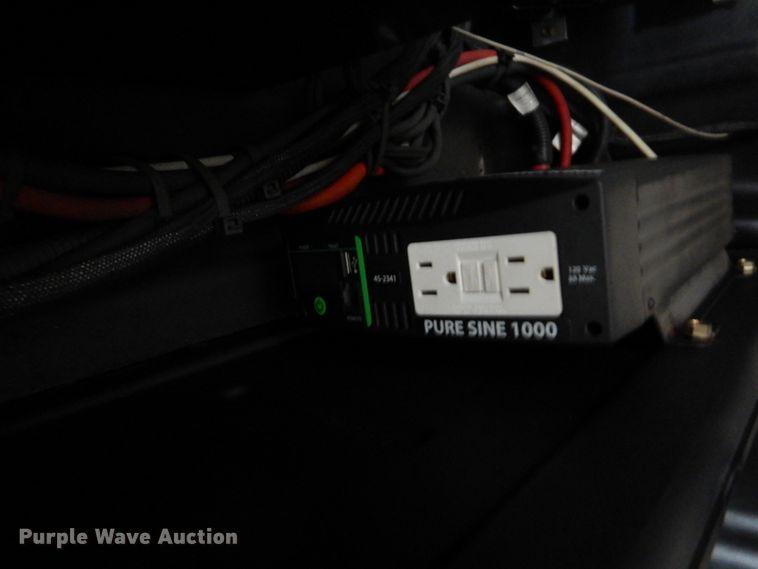 image for item DH6519 2005 Freightliner Columbia CL120  semi truck