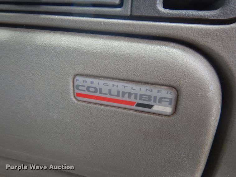 image for item DH6519 2005 Freightliner Columbia CL120  semi truck