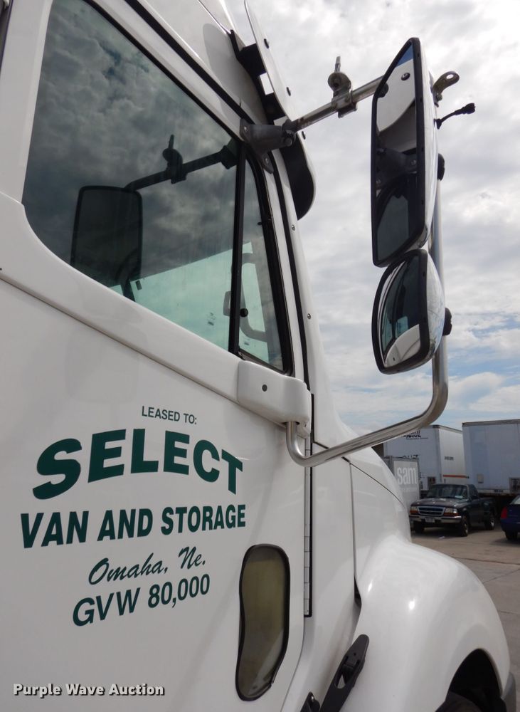 image for item DH6519 2005 Freightliner Columbia CL120  semi truck