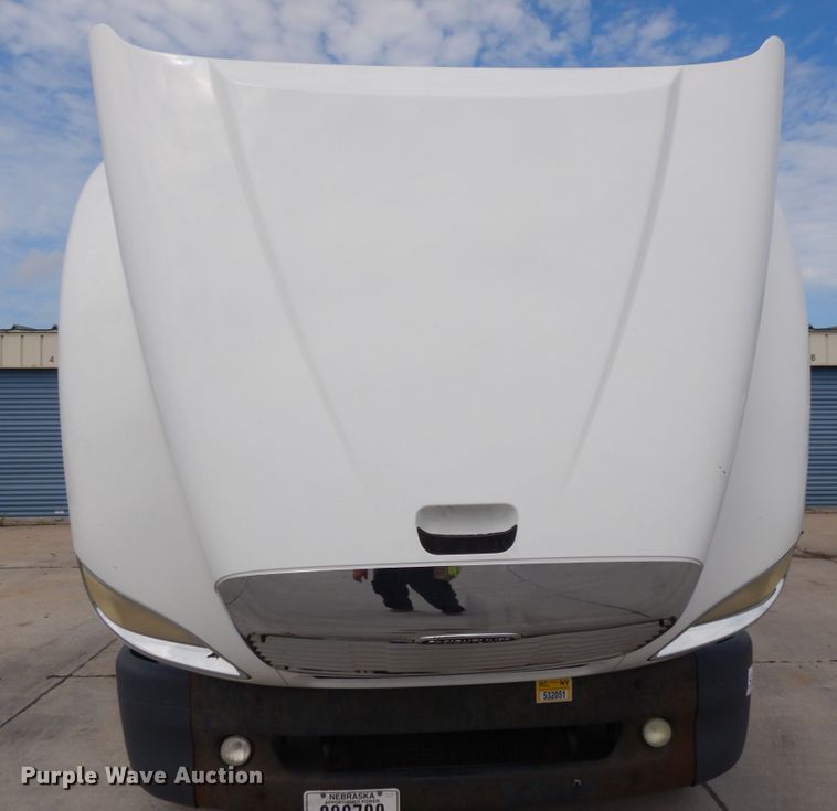 image for item DH6519 2005 Freightliner Columbia CL120  semi truck