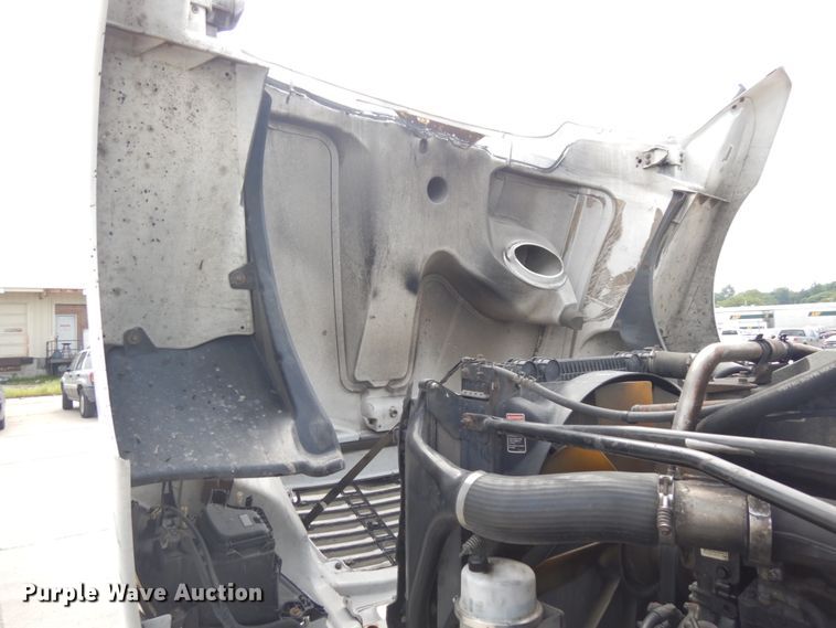 image for item DH6519 2005 Freightliner Columbia CL120  semi truck