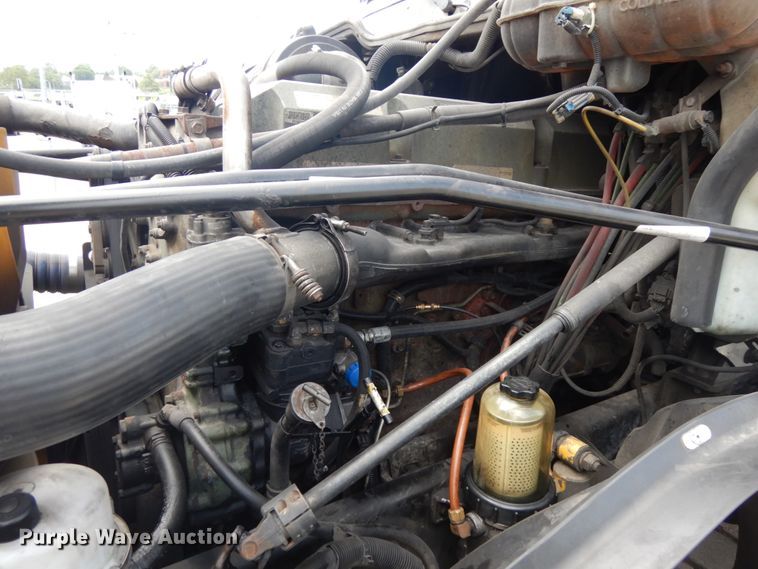 image for item DH6519 2005 Freightliner Columbia CL120  semi truck