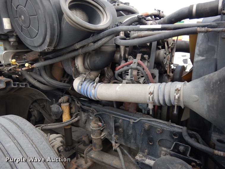 image for item DH6519 2005 Freightliner Columbia CL120  semi truck