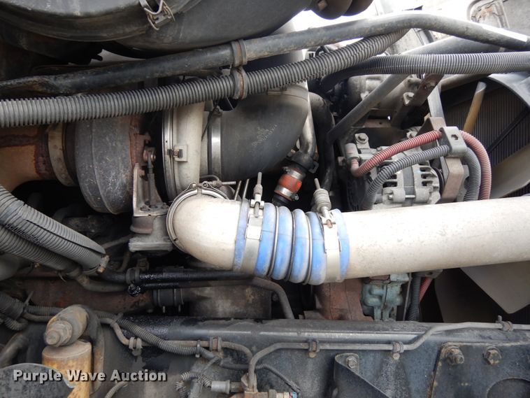 image for item DH6519 2005 Freightliner Columbia CL120  semi truck