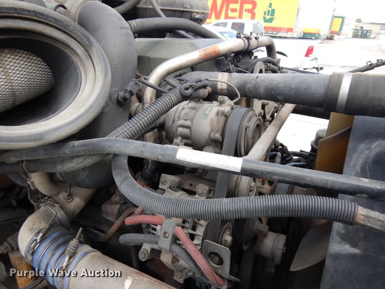 image for item DH6519 2005 Freightliner Columbia CL120  semi truck