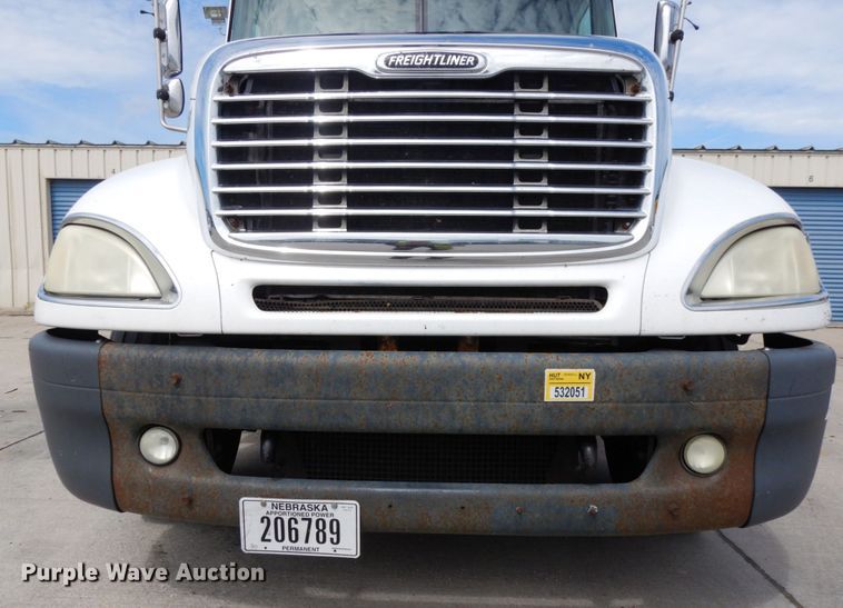 image for item DH6519 2005 Freightliner Columbia CL120  semi truck