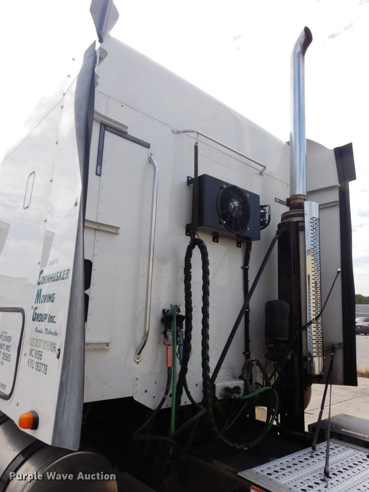 image for item DH6519 2005 Freightliner Columbia CL120  semi truck