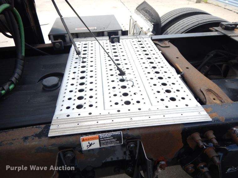 image for item DH6519 2005 Freightliner Columbia CL120  semi truck