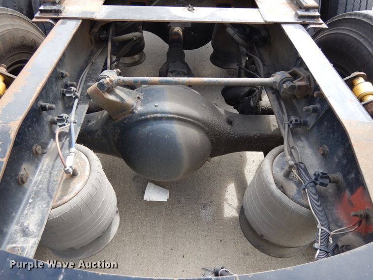 image for item DH6519 2005 Freightliner Columbia CL120  semi truck